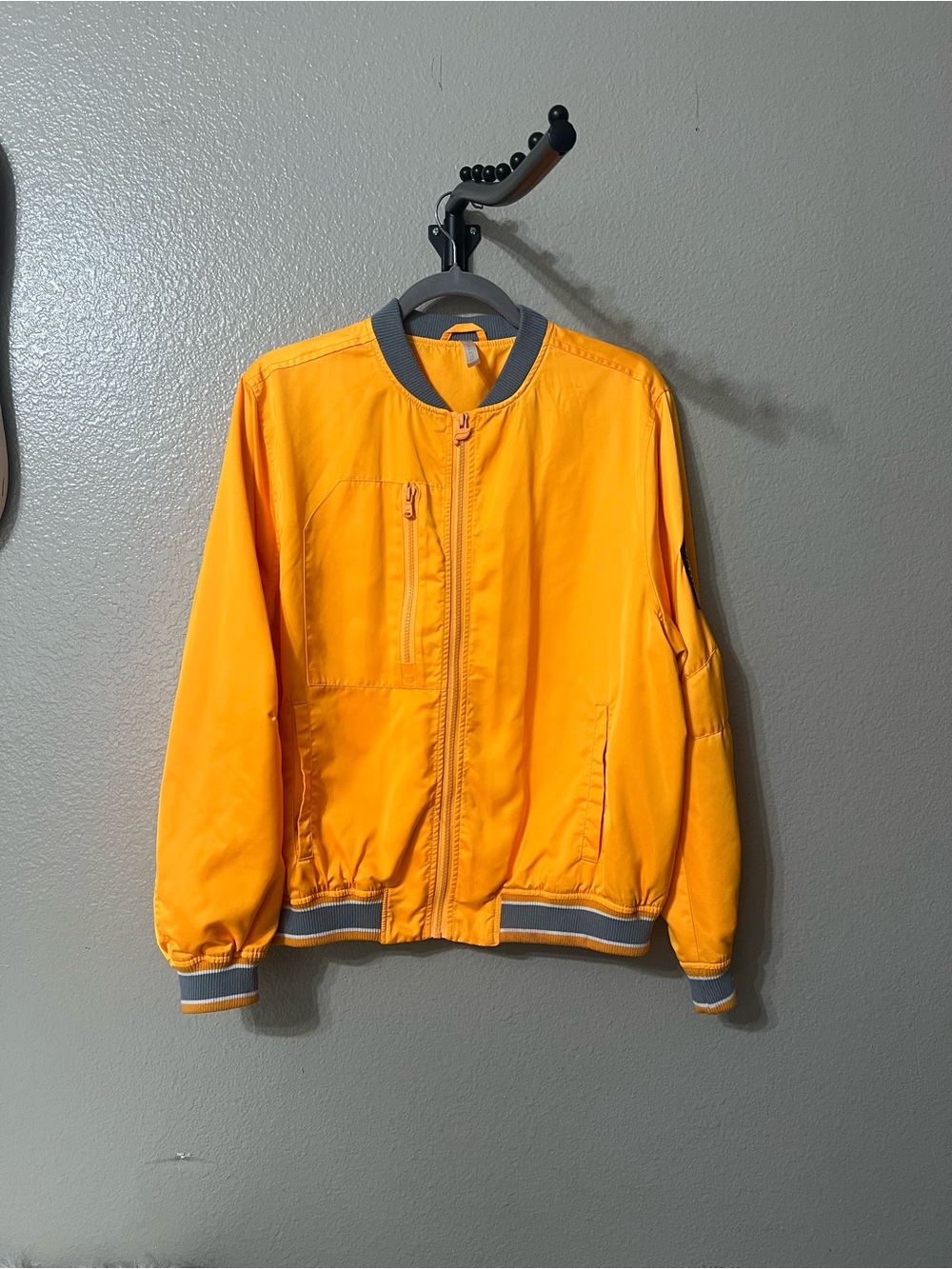 Women’s Fabletics yellow satin Bomber Jacket - Lightweight Zip Front. SZ- SM